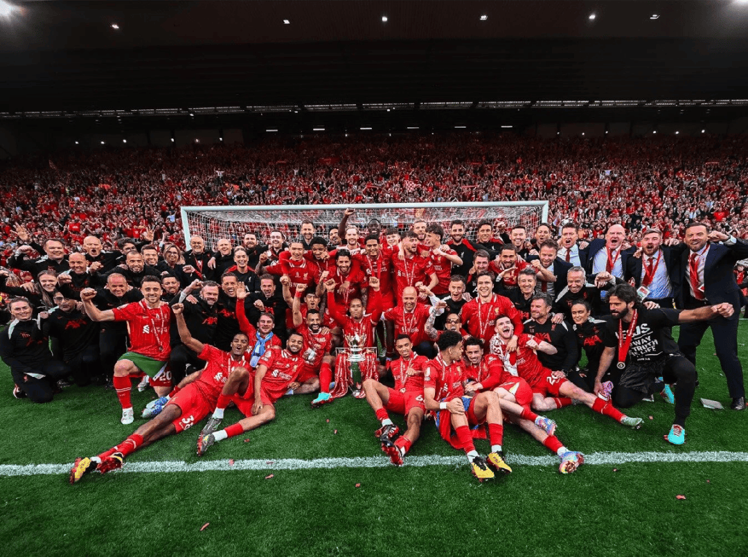 #花样滑冰队列滑 来源：世界滑联官方推特一支队伍，一颗心跳。✨⛸️